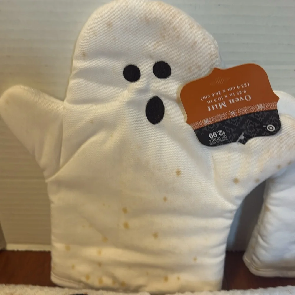 Halloween ghost pumpkin witch kitchen towels and oven mitts Linens & Things new